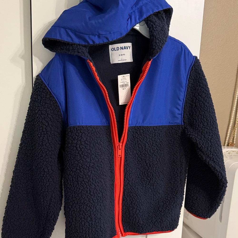 Old Navy Blue and Black Fleece Jacket with Red Zipper boys 6/7